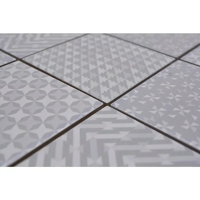 Mozaïektegel vierkant Retro GEOG - 29,8 x 29,8 cm, Grijs, Glanzend - Close-up van decoratieve grijze vloertegels met geometrische patronen, die een stijlvol en modern interieur laten zien.