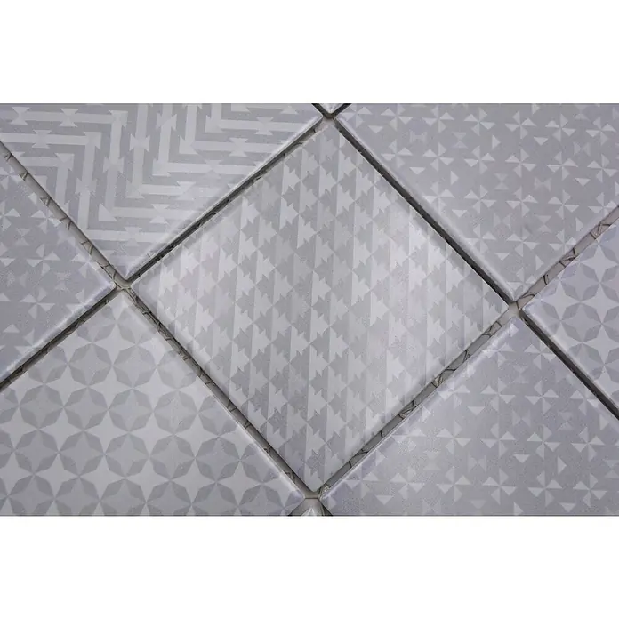 Mozaïektegel vierkant Retro GEOG - 29,8 x 29,8 cm, Grijs, Glanzend - Close-up van stijlvolle lichtgrijze decoratieve tegels met verschillende geometrische patronen.