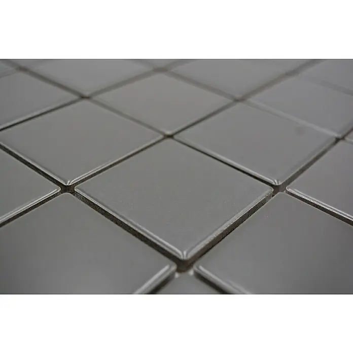 Mozaïektegel vierkant Architecture CD 172 - 29,8 x 29,8 cm, Grijs, Mat - Close-up van een patroon van grijze vierkante tegels diagonaal gerangschikt, met een modern, minimalistisch design.
