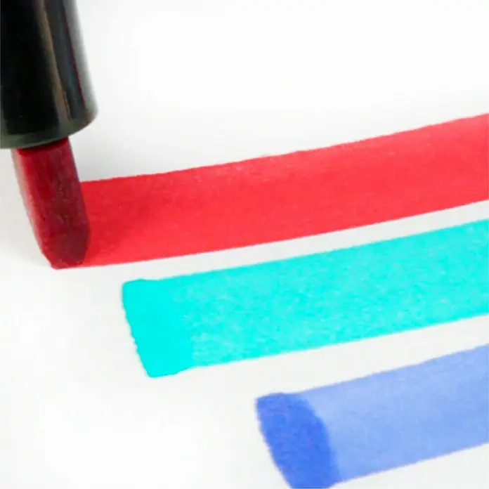 Winsor & Newton Set kist markera Brush - Višebojno, 12 -dij. - Detaljan prikaz šarenih oznaka napravljenih markerom na bijelom papiru. Boje su živopisne i privlačne.