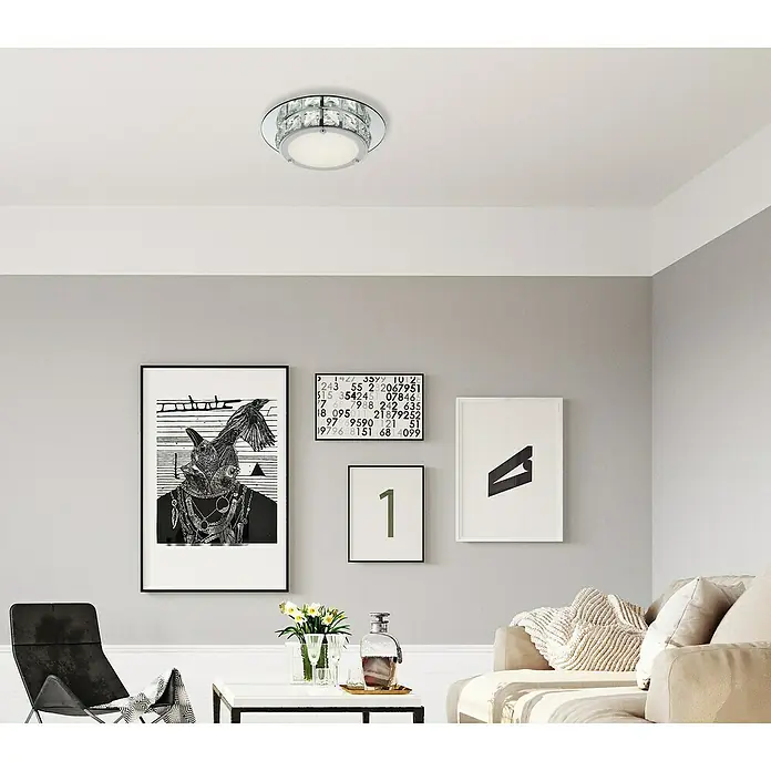 Globo LED-Deckenleuchte Margo - 12 W, Chrom, Neutralweiß - Nahaufnahme einer Deckenleuchte mit Chromdetails und Kristallakzenten, die Eleganz und moderne Beleuchtung vereint.