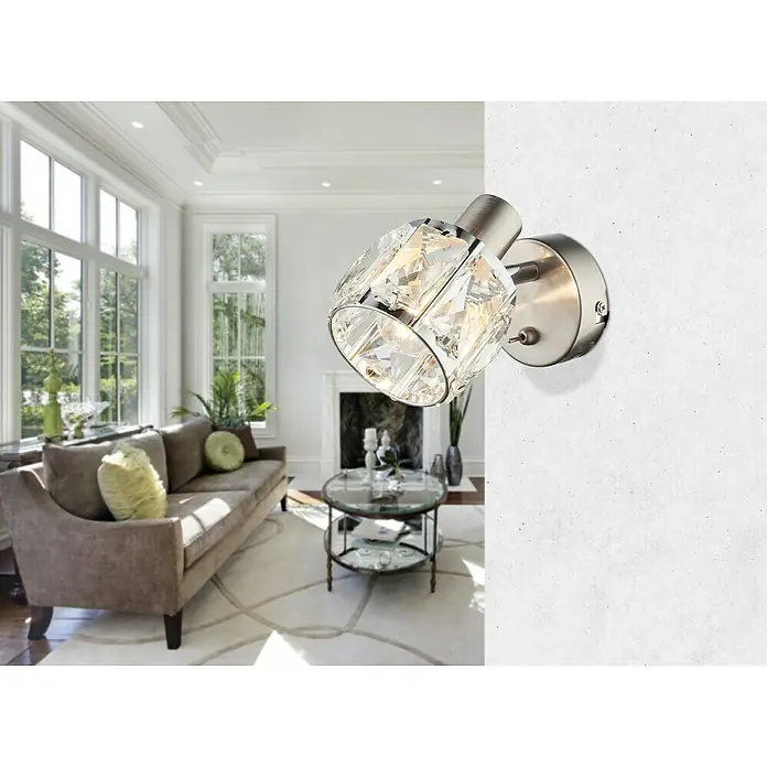Tween Light Deckenstrahler Diamant - 40 W, L x B x H: 16 x 9,2 x 12,5 cm, E14, 1 Stk. - Nahaufnahme einer modernen, silbernen Wandleuchte mit Kristallakzenten, die ein elegantes Ambiente schafft.