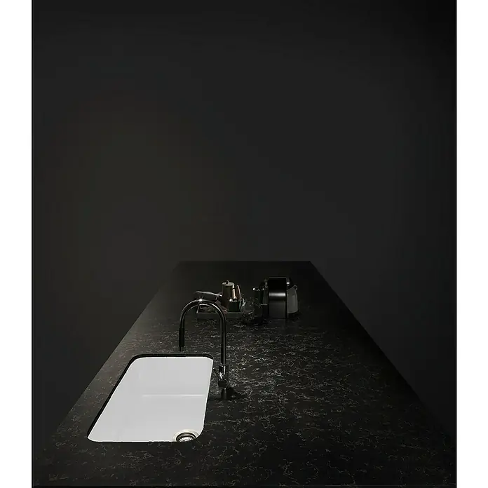 Poalgi Fregadero encastrable Gandía 70 - 44,5 x 74 cm, Gelcoat, Blanco - Encimera de cocina negra con fregadero, grifo y estación de café. Diseño elegante para cocinas modernas.