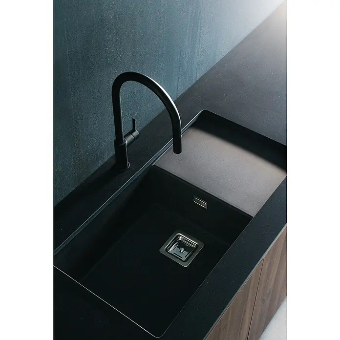Poalgi Fregadero encastrable Zie Soft 81 - 45 x 85 cm, Gelcoat, Negro - Elegante fregadero negro con grifo a juego. El diseño moderno se integra perfectamente en cualquier decoración de cocina y ofrece funcionalidad.