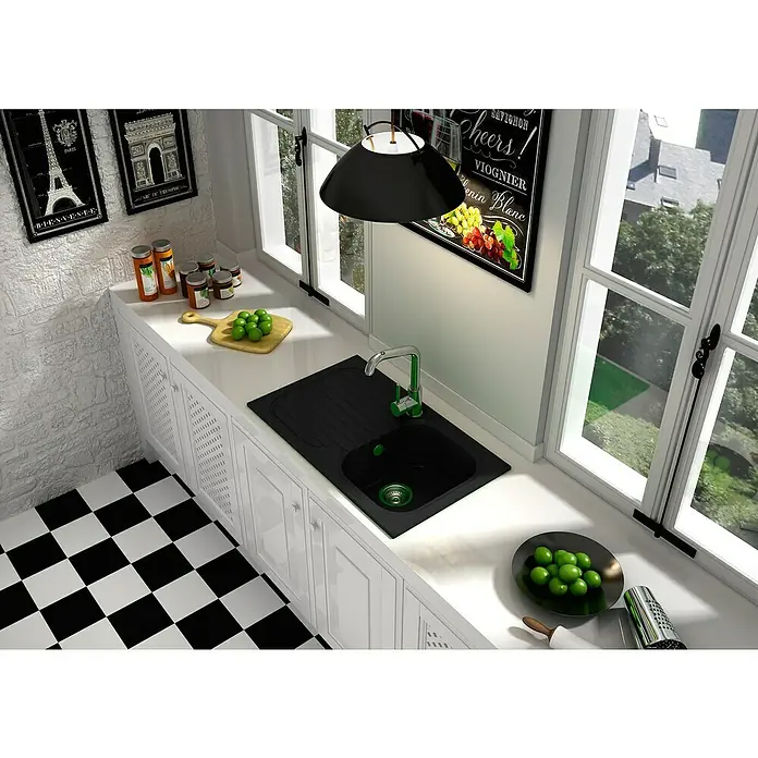 Poalgi Fregadero encastrable Olivino - 49,5 x 82,3 cm, Gelcoat, Negro - Una elegante cocina con un fregadero negro y una ventana con vistas a un exuberante paisaje verde.