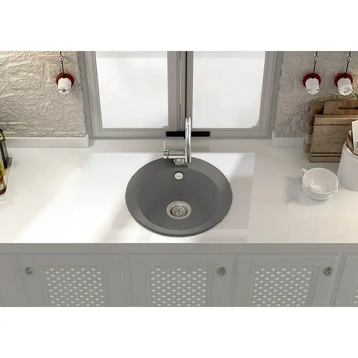 Poalgi Fregadero encastrable Zafiro - 48 x 48 cm, Gelcoat, Concret - Un fregadero de cocina moderno con una pileta redonda y grifo de acero inoxidable, instalado en una encimera blanca. El diseño brillante ofrece limpieza.