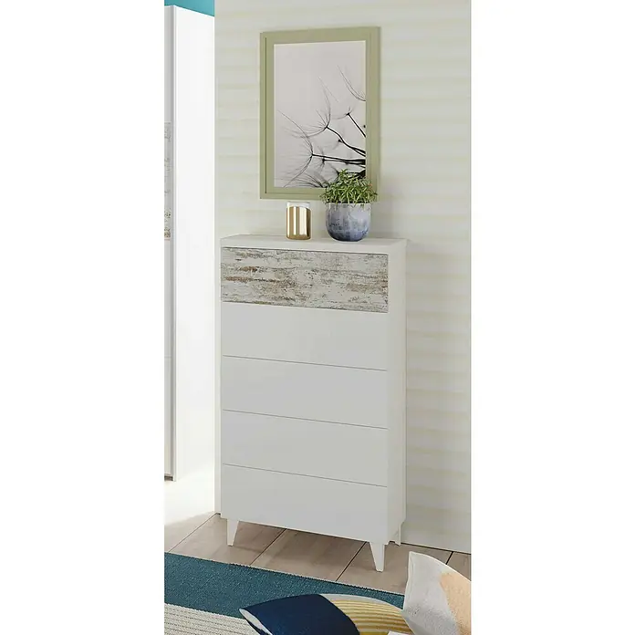 Cómoda Vintage - L x An x Al: 40 x 61 x 118 cm, Blanco, Número de cajones: 5 ud. - Disparo de una cómoda blanca con un cajón de madera, una planta, velas y una obra de arte enmarcada.