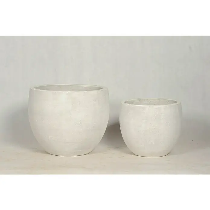 Pflanztopf Photina - Außenmaß (Ø x H): 44 x 37 cm, Beton, Beige - Zwei runde Pflanzgefäße aus rauem, weißem Material in verschiedenen Größen, die eine moderne Gartendekoration oder Innenraumakzente bieten.