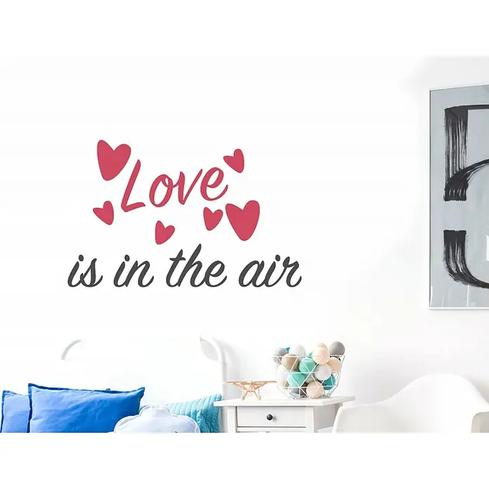 Adhesivos decorativos - Love, Rojo, 68 x 24 cm - Adhesivo de pared con la frase "Love is in the air" y motivos de corazones, creando un ambiente romántico y cariñoso en la habitación.