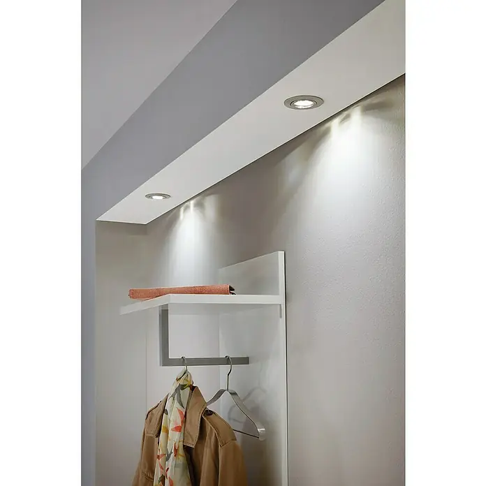 Eglo LED-Einbauleuchte Tedo - 5 W, Nickel matt, Warmweiß, Durchmesser: 8 cm, 1 Stk. - Das Bild zeigt eine moderne Garderobe mit integrierter Beleuchtung, die den Raum stilvoll erhellt und eine angenehme Atmosphäre schafft.