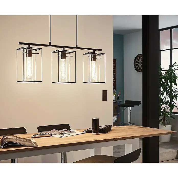 Eglo Pendelleuchte Loncino - Höhe: 110 cm - Moderne Pendelleuchte mit drei Glaslampenschirmen über einem Holztisch. Elegantes Design für Esszimmer oder Bar.