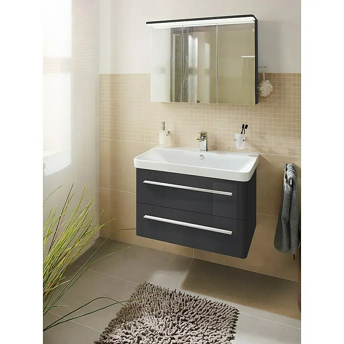 Modern 3.0 Einbauwaschbecken - 80 x 46 cm, Keramik, Weiß - Ein modernes Badezimmer mit einem grauen Waschtischunterschrank, einem Waschbecken und einem Spiegelschrank mit Beleuchtung.
