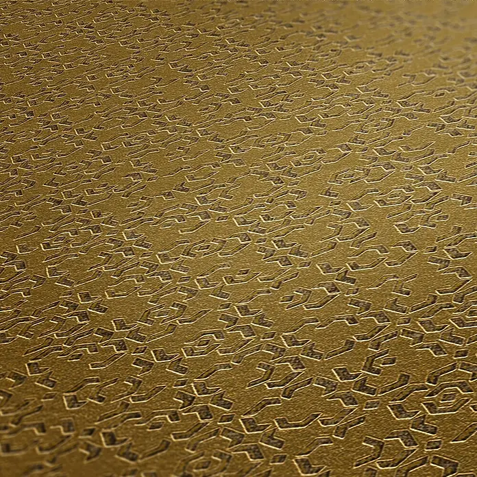 AS Creation Metropolitan Stories II Vliestapete Metallornament - Gold, Uni, 10,05 x 0,53 m - Nahaufnahme einer goldenen Oberfläche mit geometrischen Mustern, die ein luxuriöses und strukturiertes Aussehen verleihen.