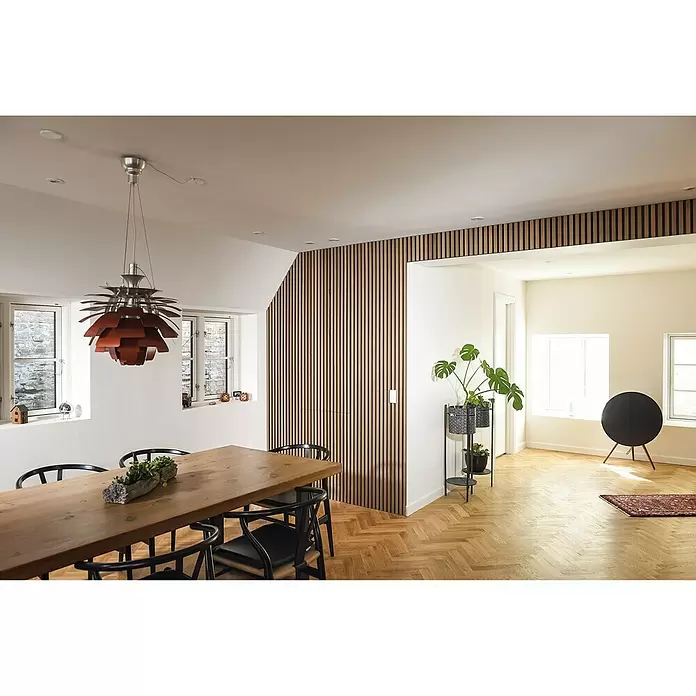 FibroTech Akustikpaneel Basic - Smoked Oak, 2.440 x 605 x 22 mm, 1 Paneel - Stimmungsaufnahme