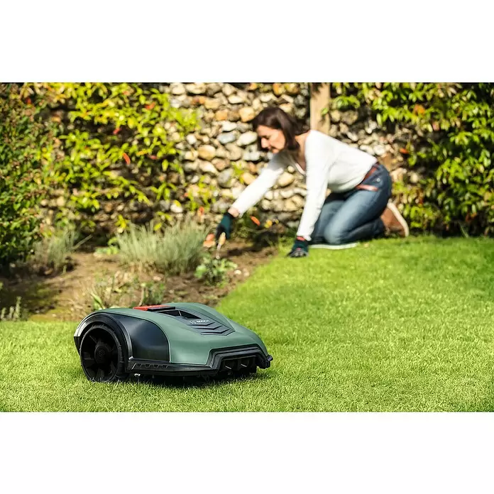 Bosch Robotska kosilica Indego M 700 - 18 V, Litij-ionska, 2,5 Ah, 1 baterija, Maksimalna preporučena površina: 700 m² - Proizvod u upotrebi