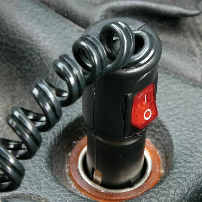 Carpoint Sigarettenaansteker Plug met schakelaar - 12 V - Toepassingsvoorbeeld