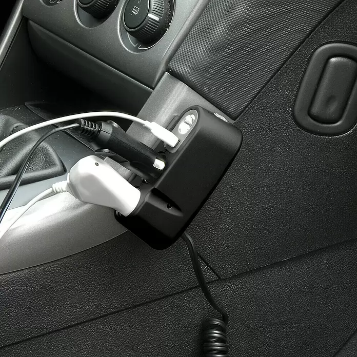 Carpoint Stekkerdoos 2-weg 10A - 12 V - Close-up