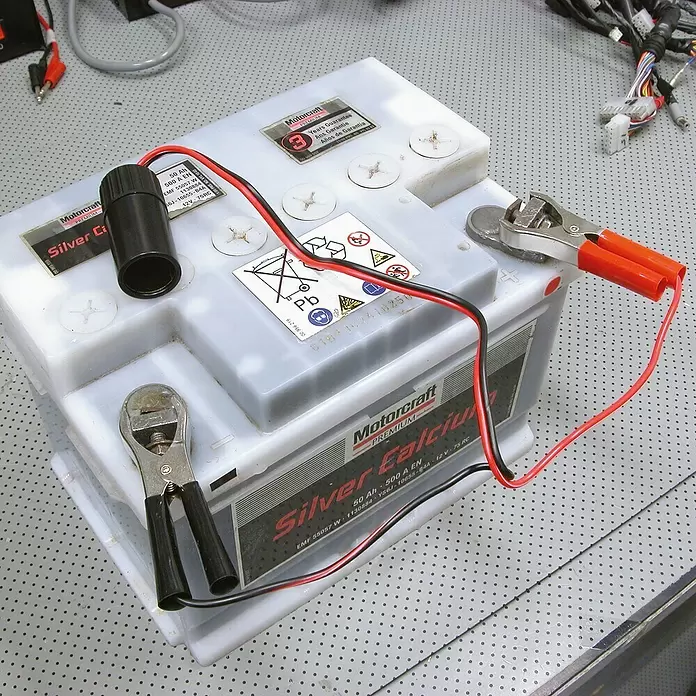 Carpoint Stekkerdoos 10A - 12 V - Close-up