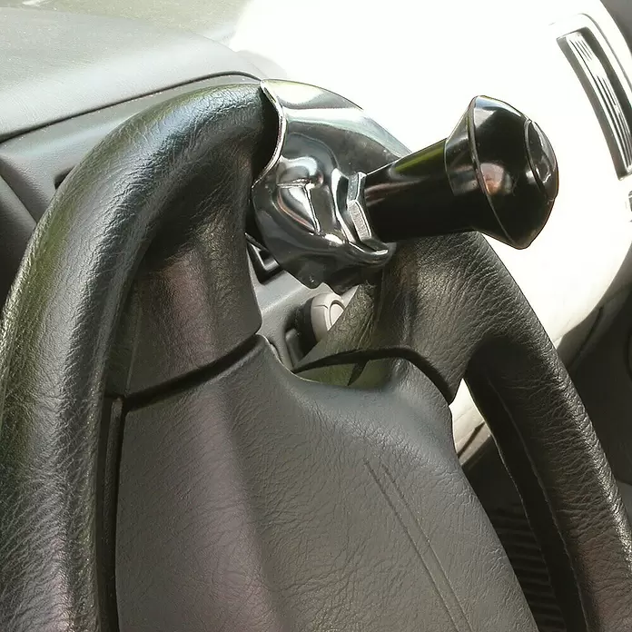 Carpoint Stuurknop - Zilver/Zwart - Close-up