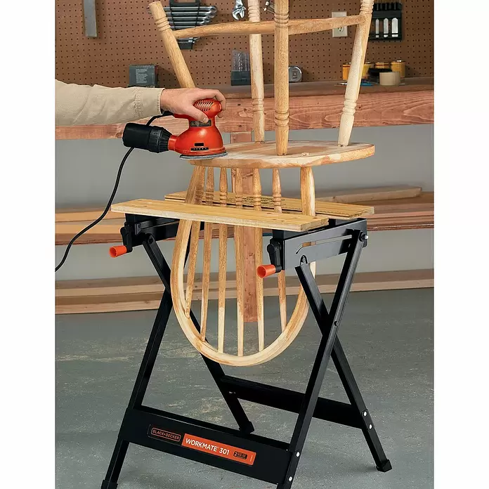 Black+Decker Werkbank WM301-XJ - Draagkracht: 160 kg, Afmeting ingeklapt: 63 x 89 x 13 cm - Toepassingsvoorbeeld