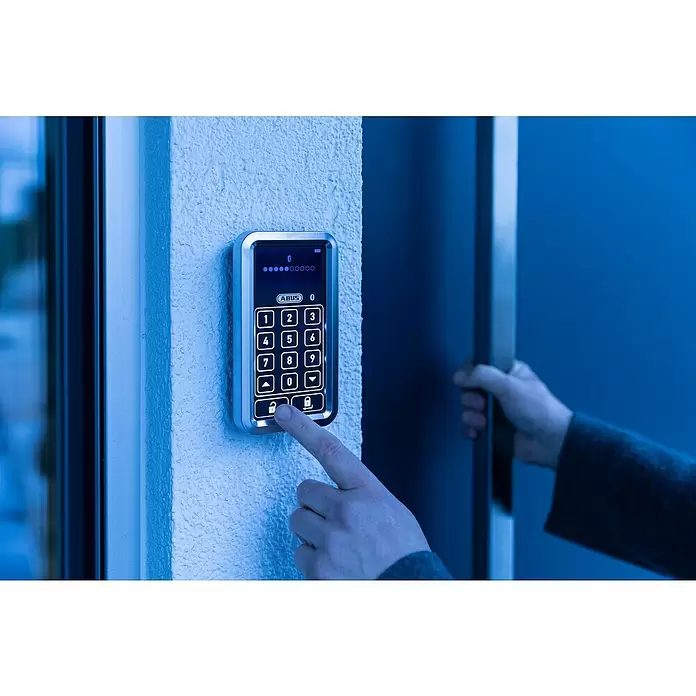Abus HomeTec Pro Funkfernbedienung CFF3100 - Passend für: Abus HomeTec Pro Funk-Türschlossantrieb CFA3100 - Stimmungsaufnahme