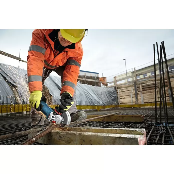 Bosch Professional Winkelschleifer GWS 13-125 CIE - 1.300 W, Durchmesser Scheibe: 125 mm, Leerlaufdrehzahl: 2.800 U/min - 11.500 U/min - Anwendungsbeispiel