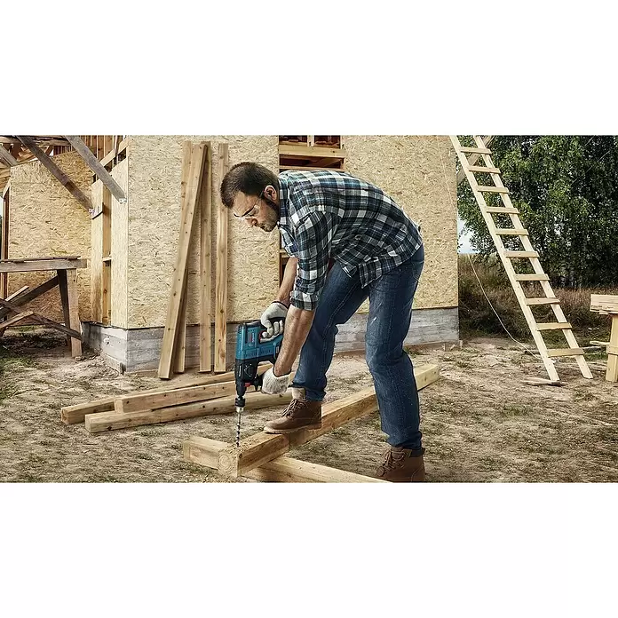 Bosch Professional Akku-Kombihammer GBH 18V-21 - 18 V, 2 Akkus, 4 Ah, Leerlaufdrehzahl: 1.800 U/min, Einzelschlagstärke: 2 J - Anwendungsbeispiel