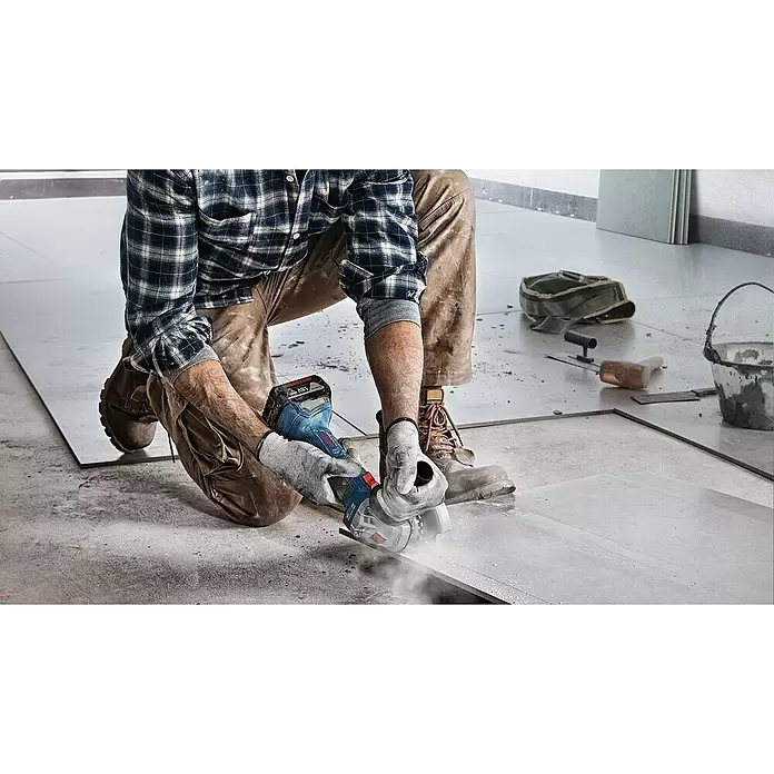 Bosch Professional Akku-Winkelschleifer GWS 18V-7 - 18 V, Ohne Akku, Durchmesser Scheibe: 125 mm, Verpackung: Karton - Anwendungsbeispiel