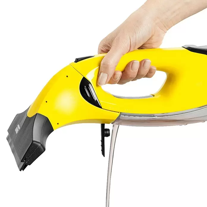 Kärcher Limpiadora de cristales WV 2 PLUS N - Sin batería, Iones de litio, Rendimiento por unidad de superficie: 105 m²/h - Producto en uso