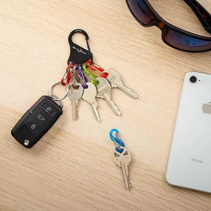 Nite Ize Mosquetón KeyRack - L x An: 12 x 2 mm - Producto en uso