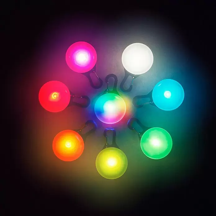Nite Ize Mosquetón - Diámetro: 54 mm, Plástico, Lámparas LED - Primer plano