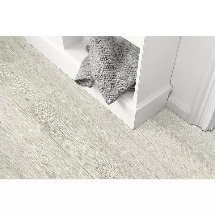 Egger Home Handmuster Summersville Eiche Weiß - 297 x 210 x 8 mm, Landhausdiele - Stimmungsaufnahme