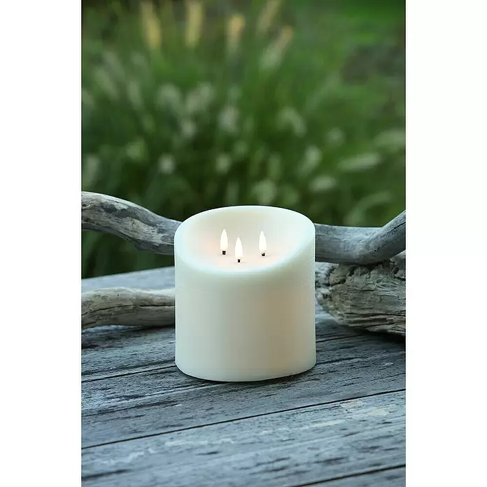 LED-Outdoor-Kerze Elephant - Ø x H: 15 x 15 cm, Creme, Echtwachs - Stimmungsaufnahme