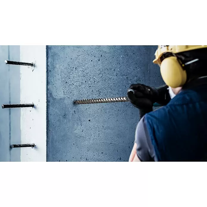 Bosch Professional Expert Broca para hormigón SDS-Plus -7X - Diámetro: 12 mm, Largo: 265 mm - Producto en uso