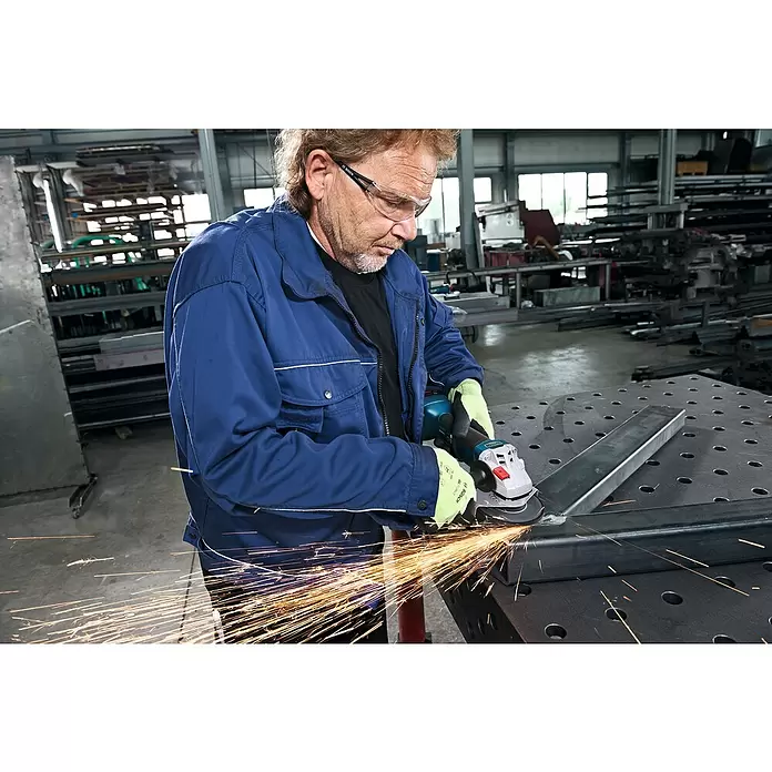 Bosch Professional Akku-Winkelschleifer GWS 18V-10 - 18 V, Ohne Akku, Durchmesser Scheibe: 125 mm - Anwendungsbeispiel
