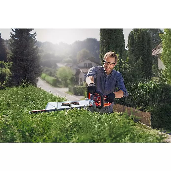 Einhell Power X-Change Akku-Heckenschere GE-CH 18/60 Li-Solo - 18 V, 5.200 mAh, Ohne Akku, Schnittlänge: 60 cm - Anwendungsbeispiel