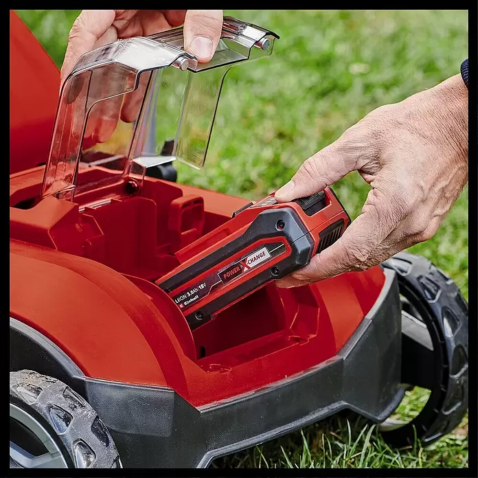 Einhell Power X-Change Akku-Vertikutierer GC-SC 18/28 Li - 18 V, 1 Akku, Max. Flächenempfehlung: 200 m² - Anwendungsbeispiel