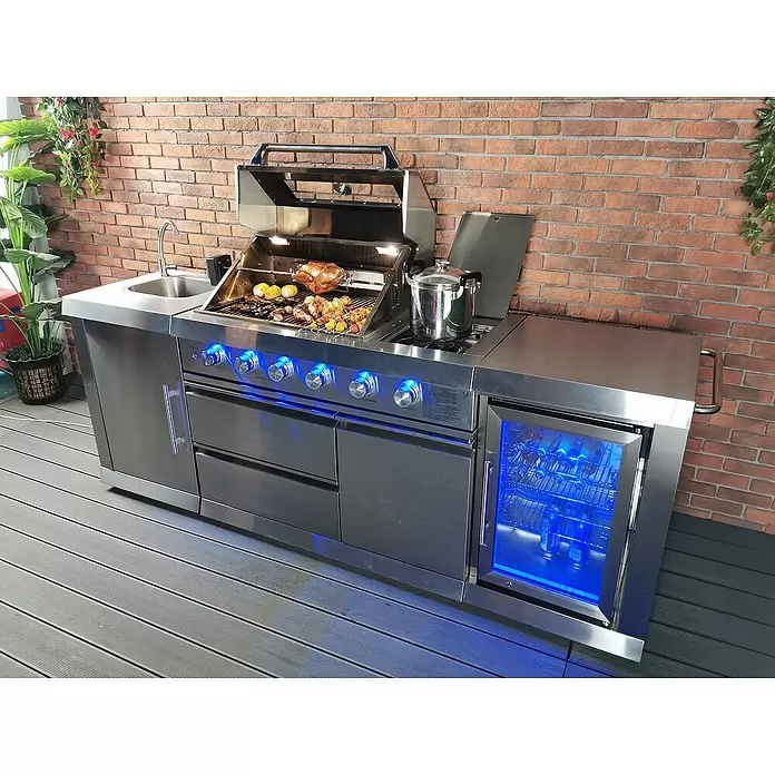 Buschbeck Outdoorküche Oxford - L x B x H: 244 x 60 x 124 cm, Edelstahl, Hauptgrillfläche: 70 x 45 cm, Anzahl Brenner: 4 - Stimmungsaufnahme