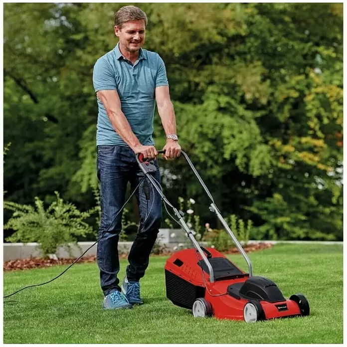 Einhell Električna kosilica GC-EM 1032 - 1.000 W, Širina reza: 32 cm - Proizvod u upotrebi