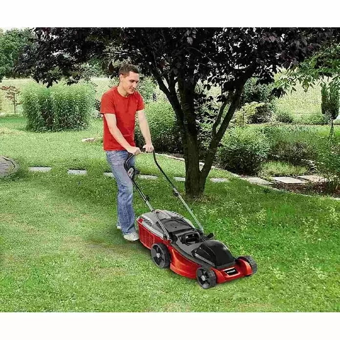 Einhell Električna kosilica GC-EM 1743 HW - 1.700 W, Širina reza: 43 cm - Proizvod u upotrebi