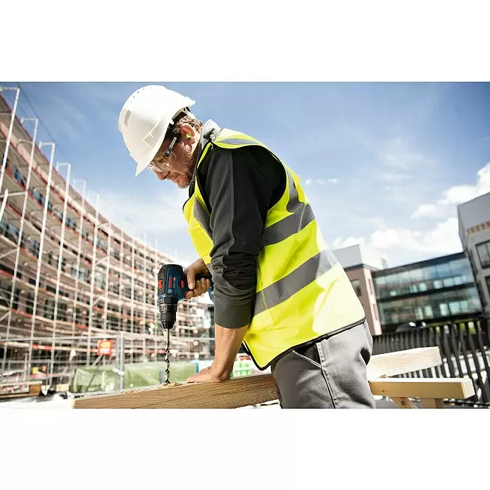 Bosch Professional Akku-Schlagbohrschrauber GSB 18V-55 - 18 V, 2 Akkus, 2 Ah - 4 Ah, Leerlaufdrehzahl: 1.800 U/min - Anwendungsbeispiel