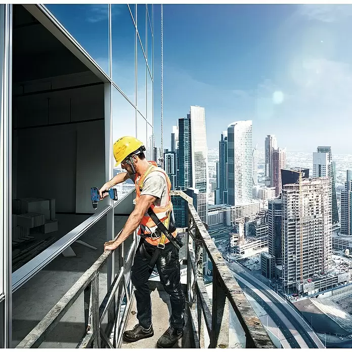 Bosch Professional Akku-Schlagbohrschrauber GSB 18V-21 - 18 V, 2 Akkus, 2 Ah - 4 Ah, Leerlaufdrehzahl: 0 U/min - 1.800 U/min, 5 -tlg. - Anwendungsbeispiel