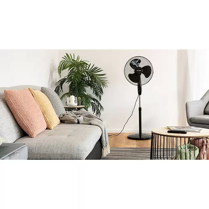 PR Klima Ventilador de pie FS40 - Negro, Diámetro: 40 cm, Con mando a distancia, 2.070 m³/h - Foto ambiente