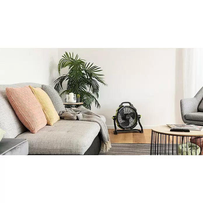 Proklima Akku-Ventilator - Schwarz/Grün, 24,5 x 39 x 41 cm, Neigungswinkel: 200° - Stimmungsaufnahme