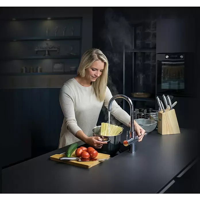 Kokendwaterkraan ACE.BOIL 3 in 1, rond - Roestvrij staal, Mat - Toepassingsvoorbeeld