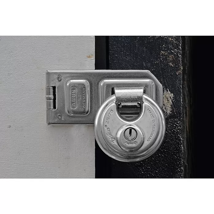 Abus Diskusschloss 26/70B - B x H: 70 x 70 mm, Bügelstärke: 10 mm, Edelstahl - Stimmungsaufnahme