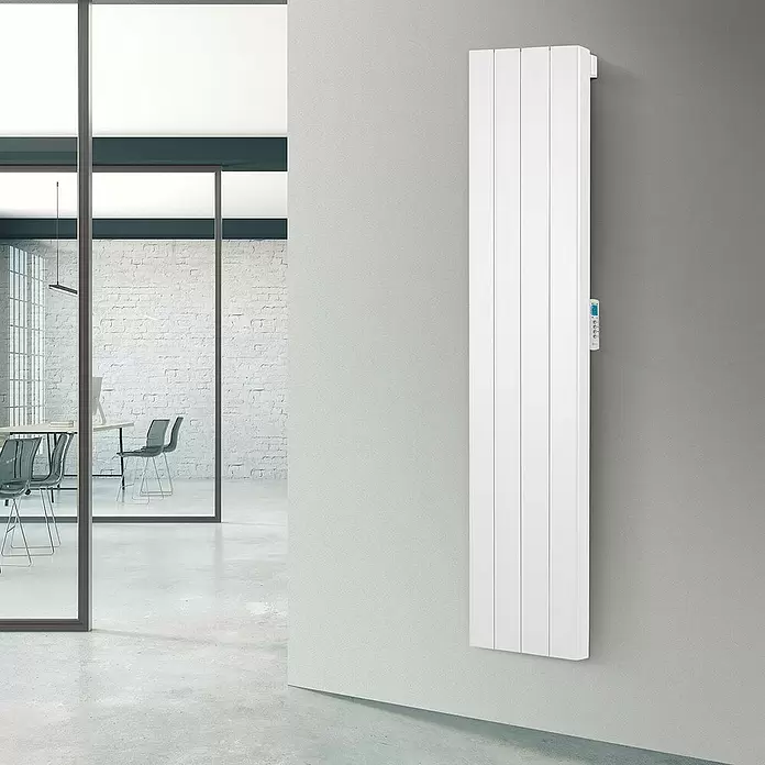 Rointe Radiador eléctrico digital Palaos - 2.000 W, Blanco, 110 x 476 x 1.800 mm - Foto ambiente