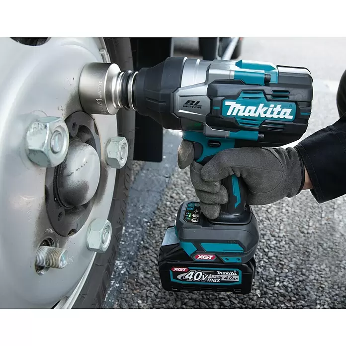 Makita XGT 40 V max. Akku-Schlagschrauber TW001GZ - 40 V, Ohne Akku, Leerlaufdrehzahl: 0 U/min - 1.800 U/min - Anwendungsbeispiel