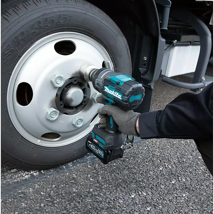 Makita XGT 40 V max. Akku-Schlagschrauber TW001GZ - 40 V, Ohne Akku, Leerlaufdrehzahl: 0 U/min - 1.800 U/min - Anwendungsbeispiel