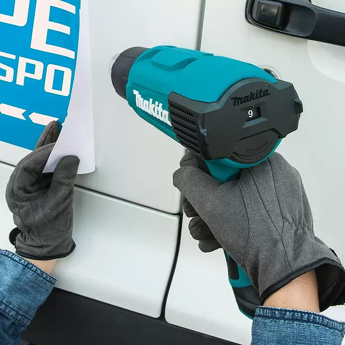 Makita Heißluftgebläse HG6031VK - 1.800 W, Temperaturbereich: 50 °C - 600 °C - Anwendungsbeispiel